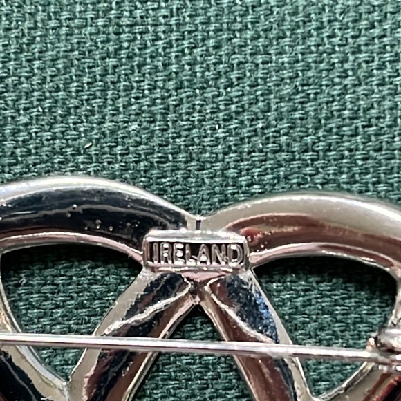 Silver Tone Solvar Celtic Trinity Knot Brooch or Pin Ireland Triquetra - Picture 3 of 5